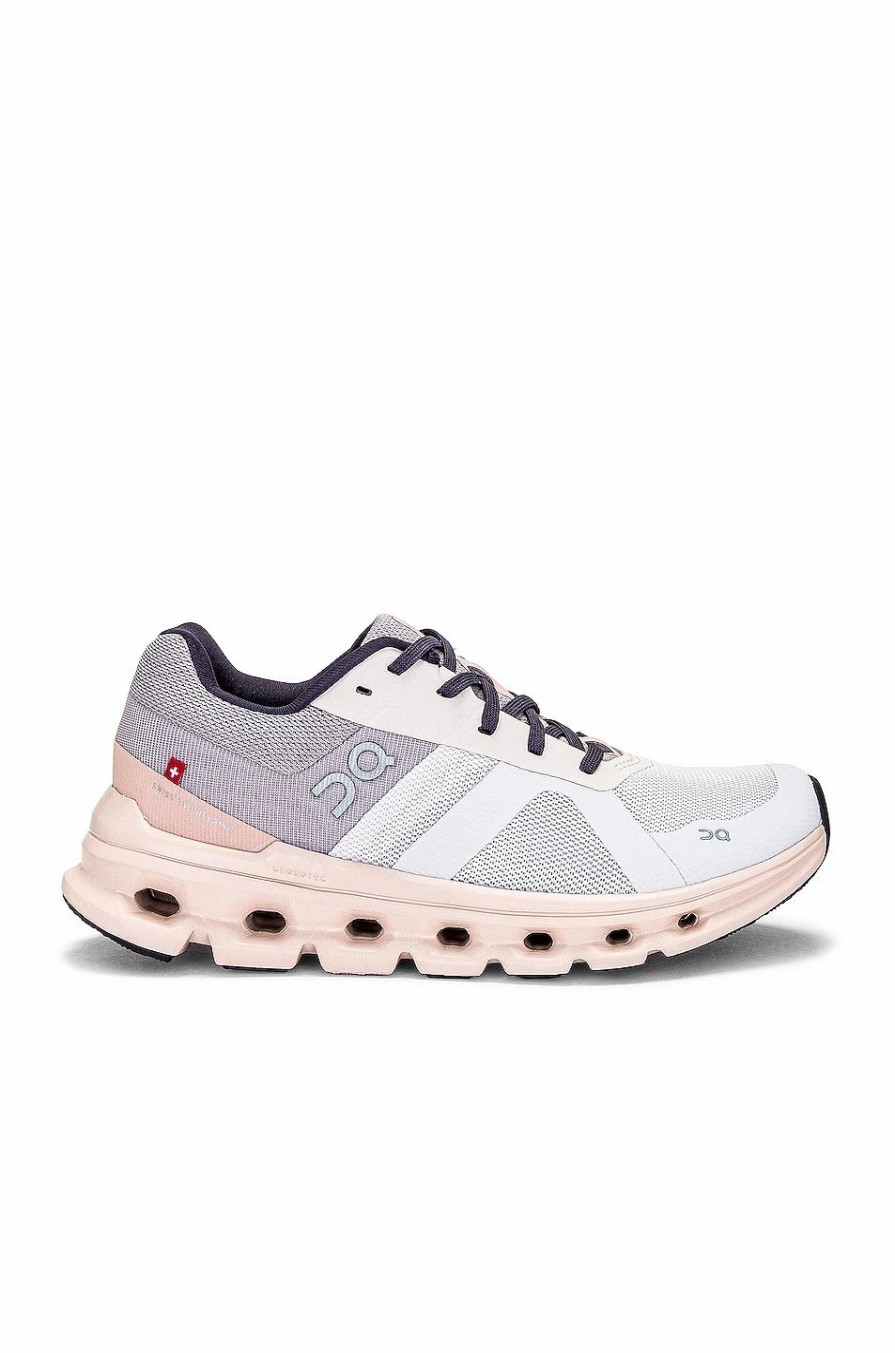 Clearance * On Cloudrunner Sneaker