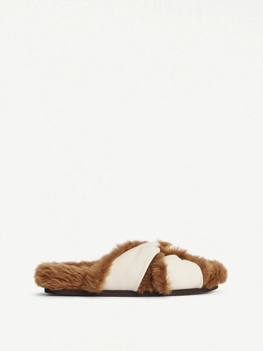 Clearance * Moria Sandals Wood